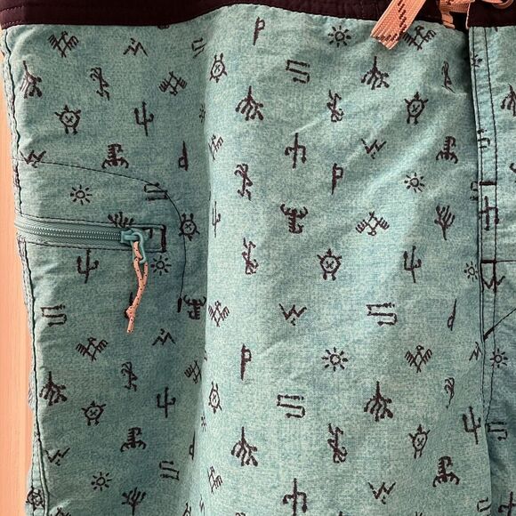Patagonia Classic Wayfarers 21 in Boardshorts Swim Hieroglyphics Mens Size 38 - Picture 4 of 12